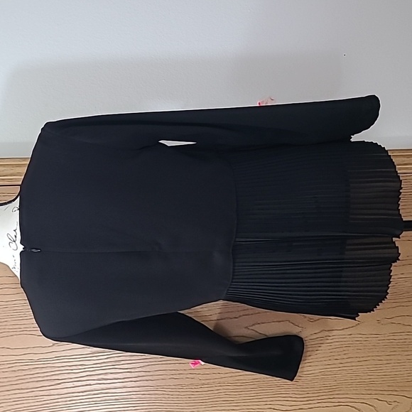 Marciano pleated chiffon tiered black top - Picture 4 of 5